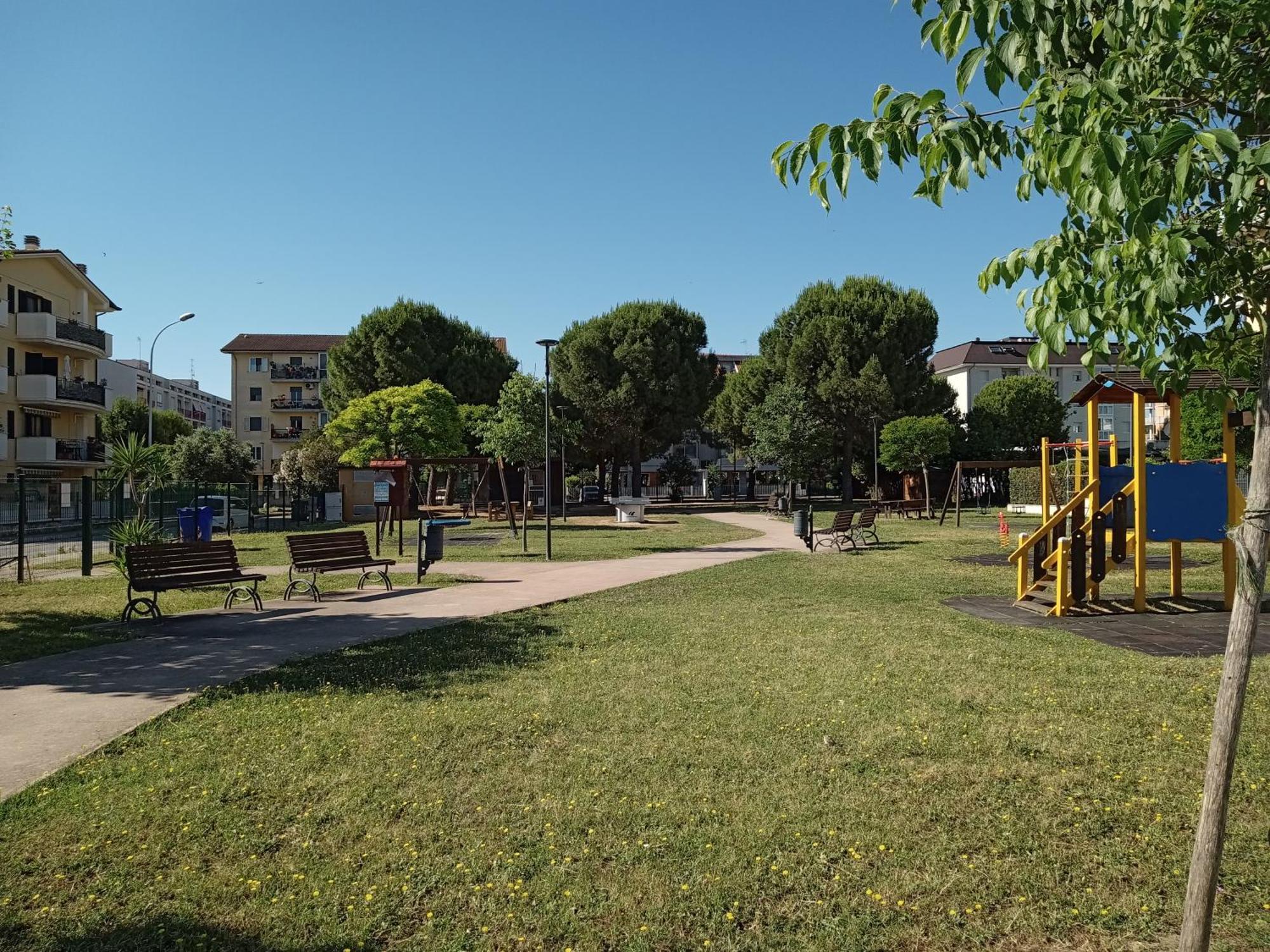 Casa Giardino Appartement San Benedetto del Tronto Buitenkant foto
